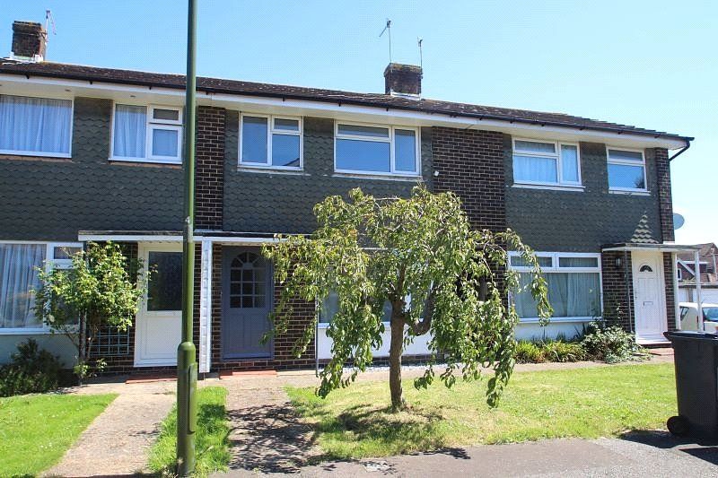 3 bed terraced house to rent in Garden Close, Sompting, Lancing, West
