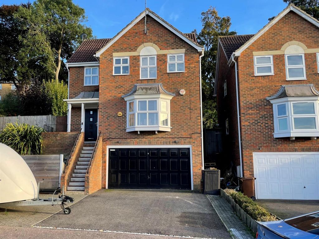 4 bed detached house for sale in Fay Close, Borstal, Rochester ME1 Zoopla