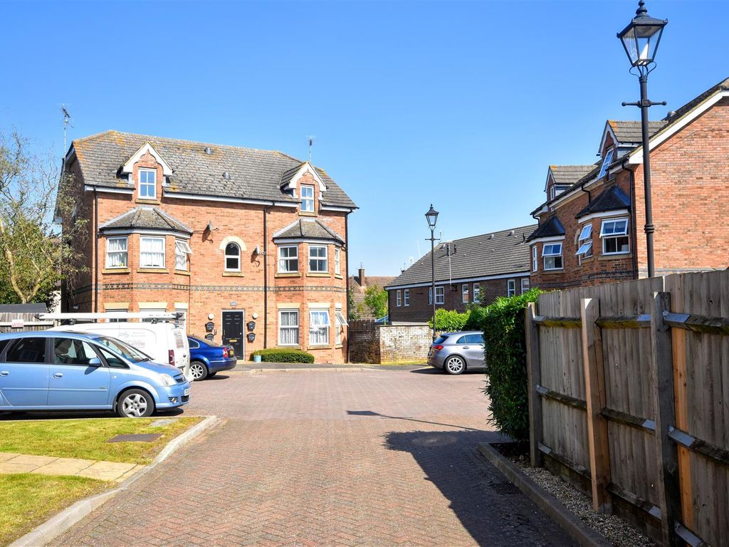 Gilbert Mews, Leighton Buzzard LU7  