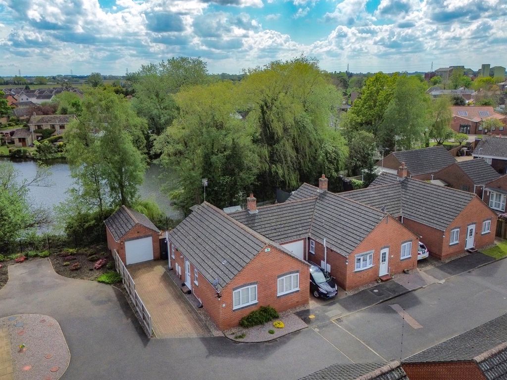 2 bed detached bungalow for sale in Waterside Gardens, Holbeach