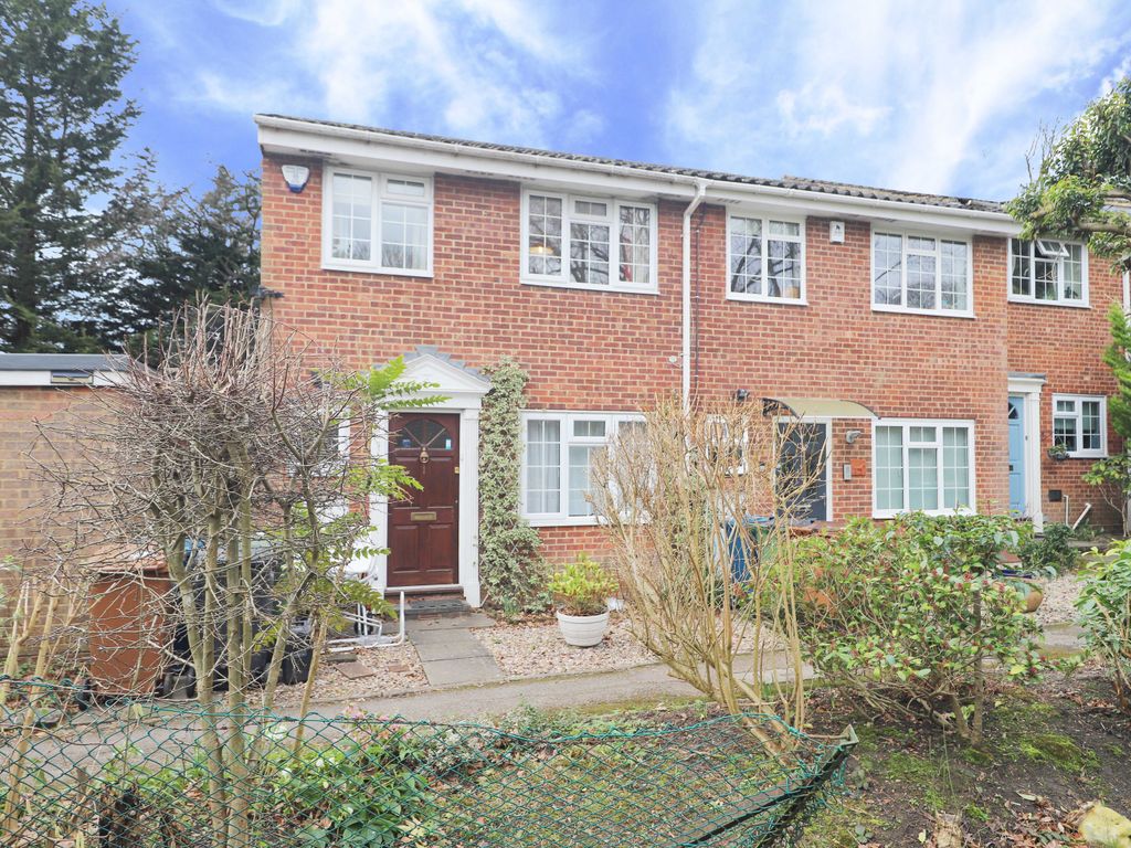 3 bed end terrace house for sale in Chalfont Walk, Willows Close