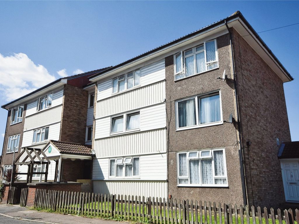 2 bed flat for sale in Caister Drive, Pitsea, Basildon, Essex SS13, £