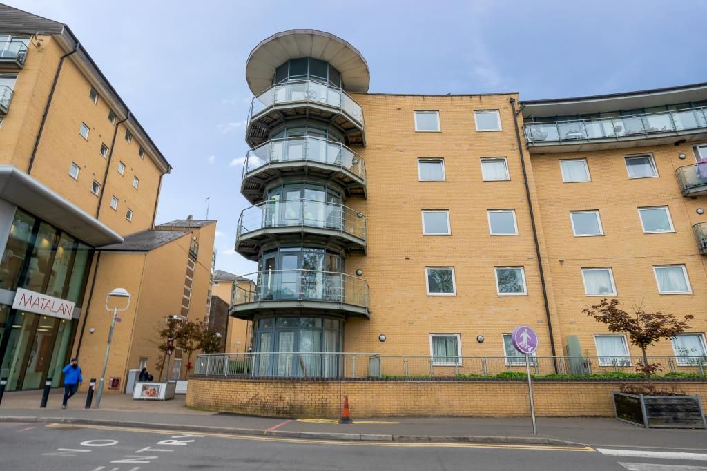 2 bed flat for sale in Feltham High Street, West London TW13 Zoopla