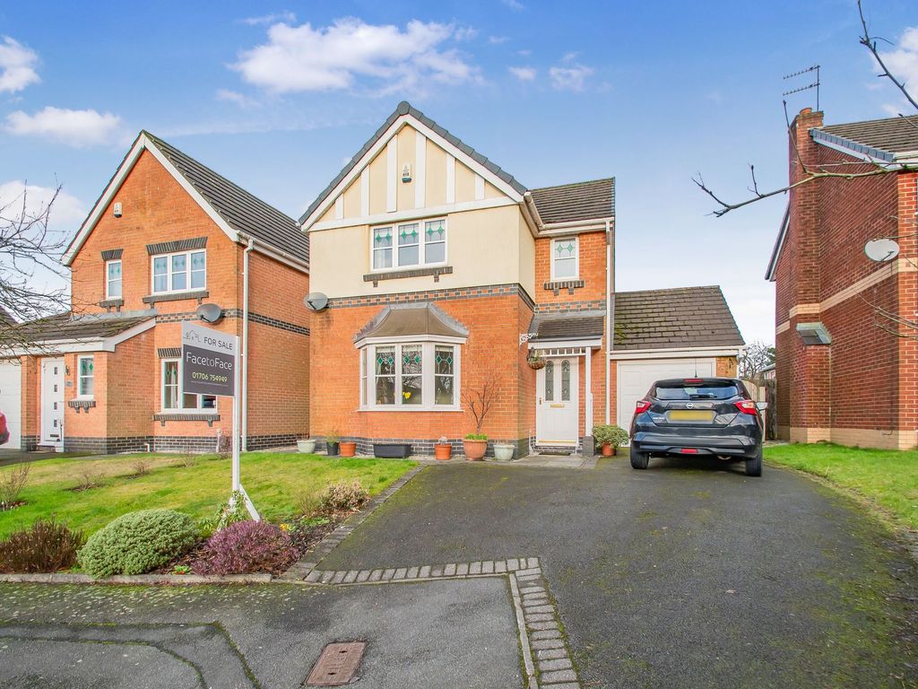 3 bed detached house for sale in Tarnside Close, Rochdale OL16, £