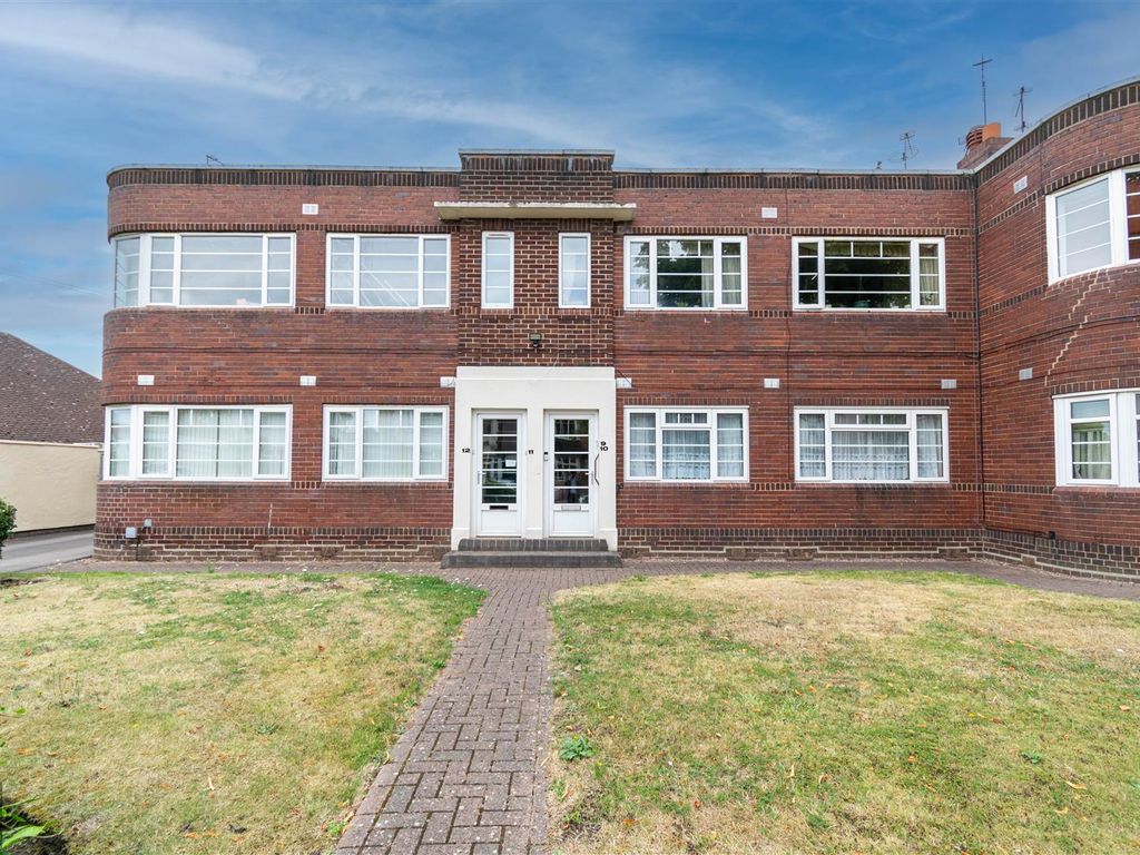 2 bed flat for sale in Petersfield Road, Hall Green, Birmingham B28