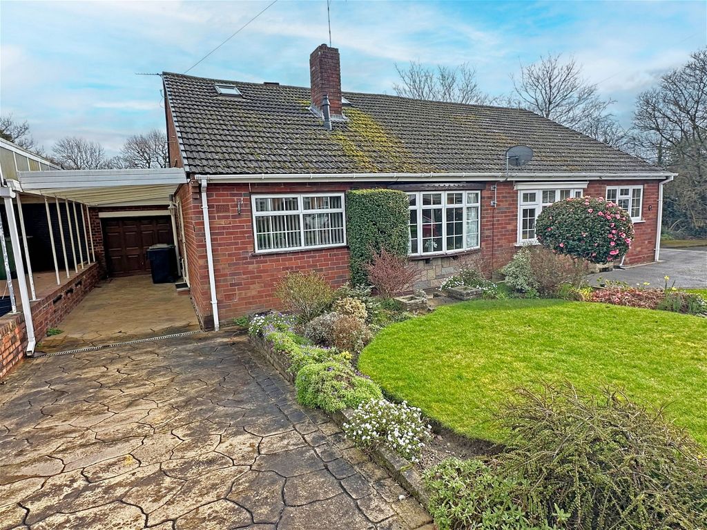 3 bed semidetached bungalow for sale in Mayhurst Close, Hollywood B47