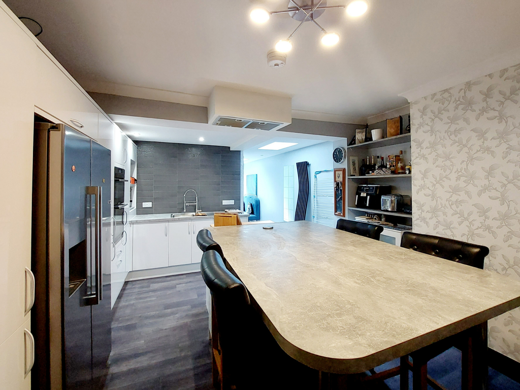 3 bed terraced house for sale in Wainscott Road, Wainscott, Rochester