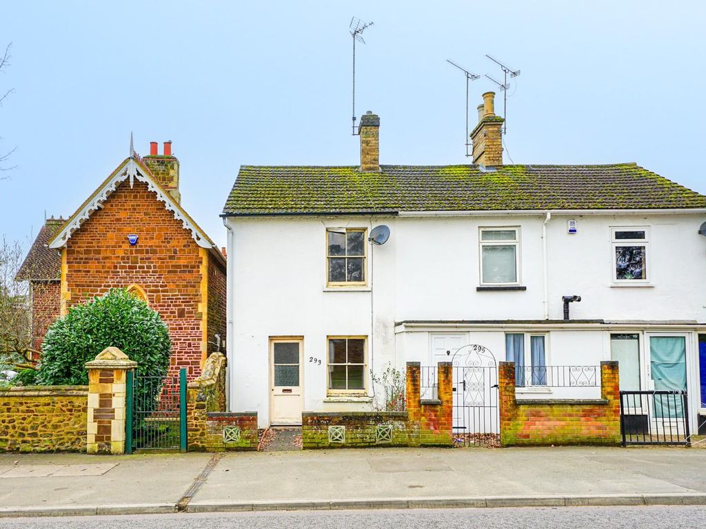 2 bed end terrace house for sale in Heath Road, Leighton Buzzard LU7, £