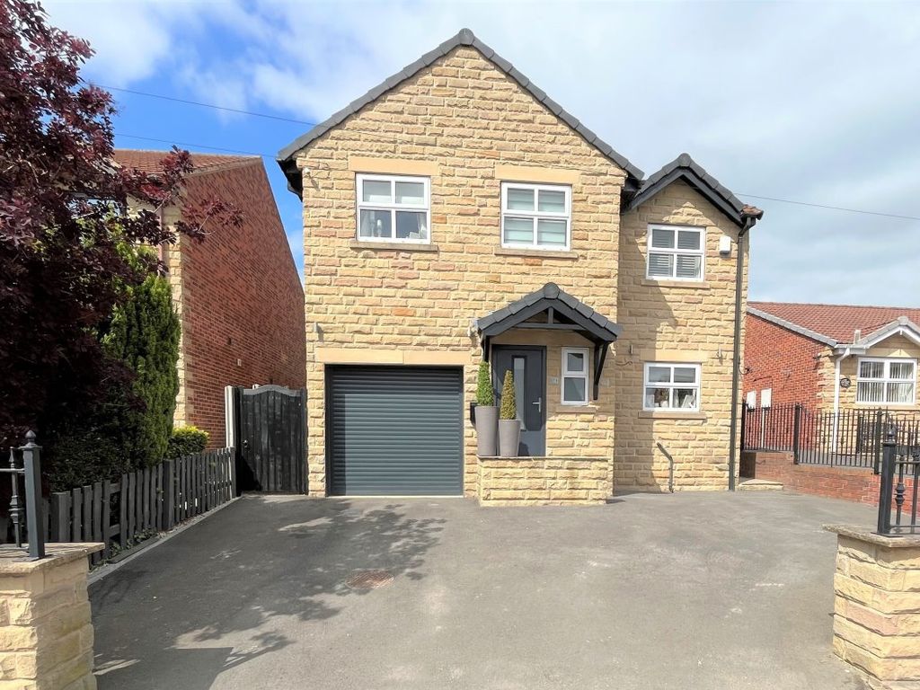 4 bed detached house for sale in Darton Lane, Mapplewell, Barnsley S75