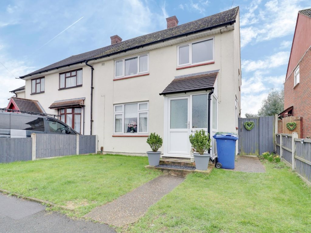 3 bed semidetached house for sale in Easington Way, South Ockendon