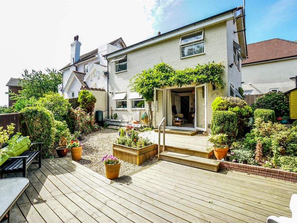 3 bed semidetached house for sale in Cremer House, London Road, St
