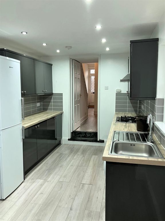 3 bed terraced house to rent in Earl Street, Grangetown, Cardiff CF11