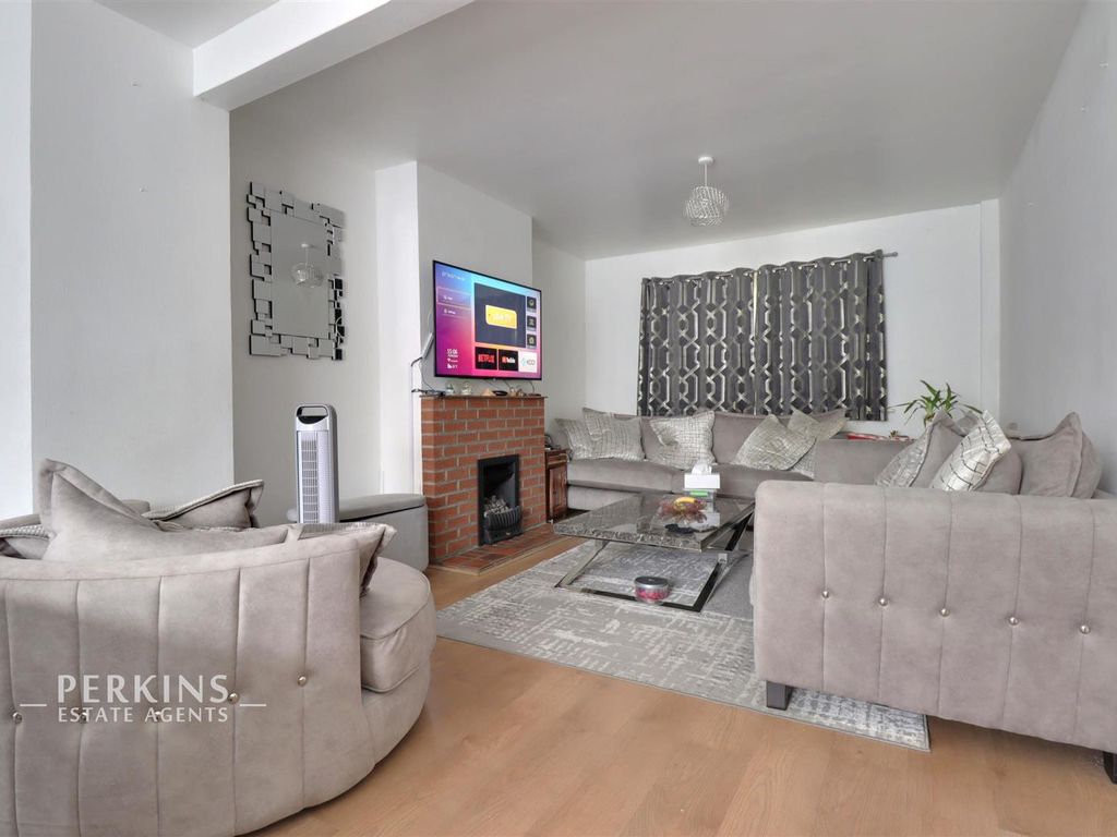4 bed semidetached house for sale in Avenue, Greenford UB6, £