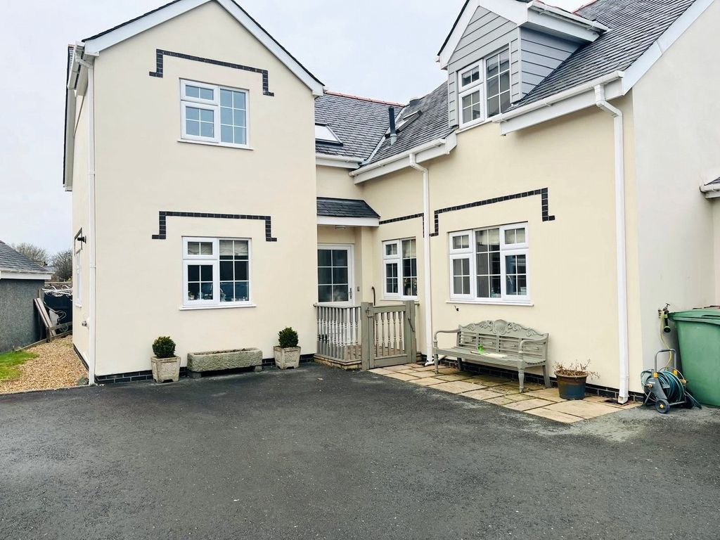 4 bed detached house for sale in Parc Yr Efail, Efailnewydd, Pwllheli
