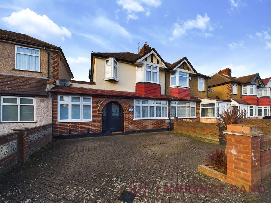 4 bed semidetached house for sale in Jubilee Drive, Ruislip HA4, £