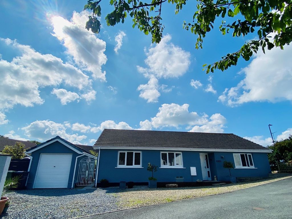 3 bed bungalow for sale in Maes Dafydd, Llanarth SA47, £275,000 Zoopla