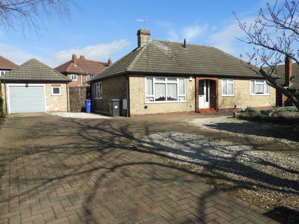 3 bed bungalow to rent in Jossey Lane, Scawthorpe, Doncaster DN5, £895