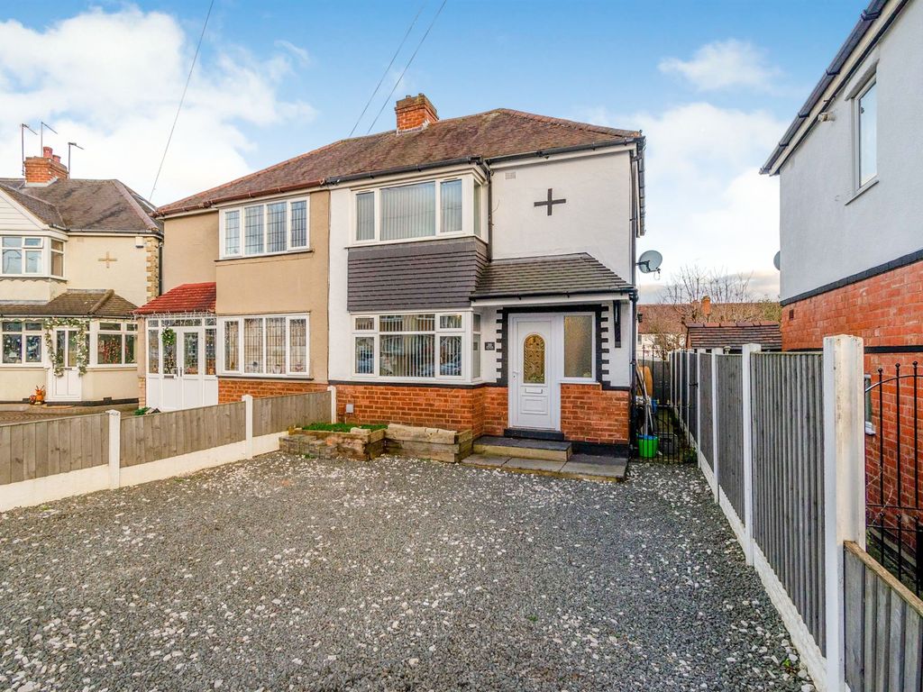 3 bed semidetached house for sale in Laburnum Road, Wednesbury WS10, £