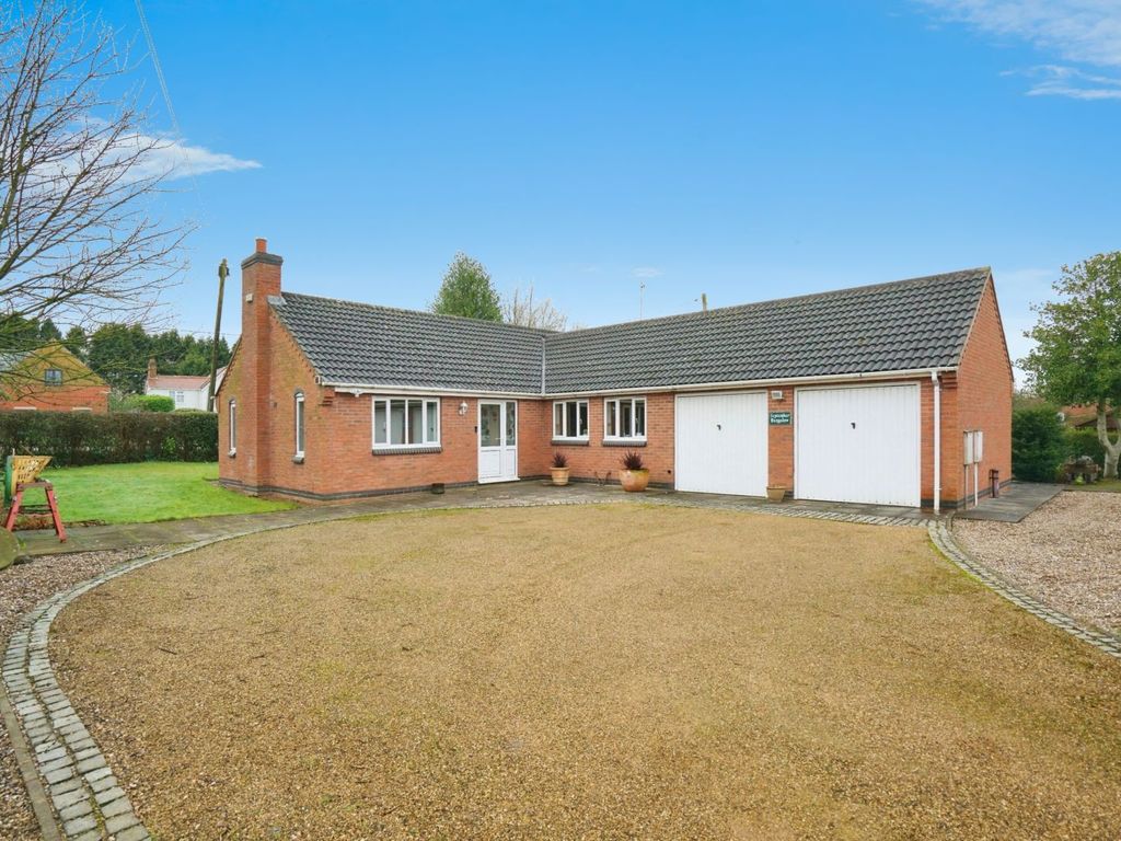 3 bed detached bungalow for sale in Nottingham Road, Peggs Green