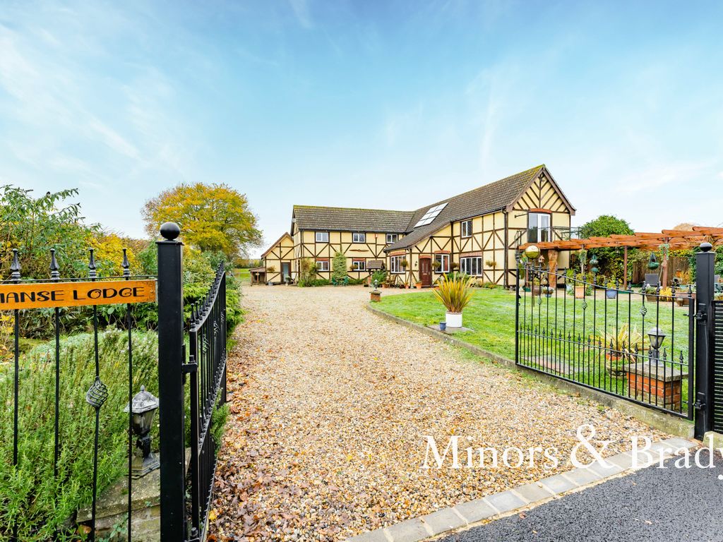 4 bed detached house for sale in Attleborough Road, Great Ellingham