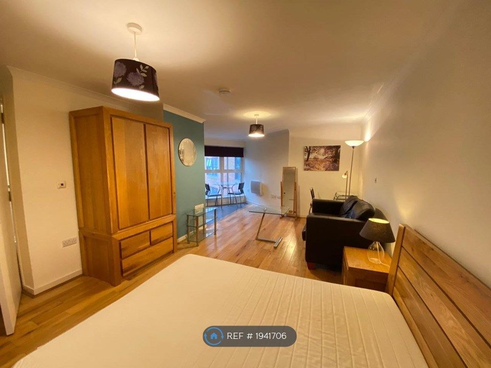 Studio to rent in Excelsior, Swansea SA1, £630 pcm Zoopla