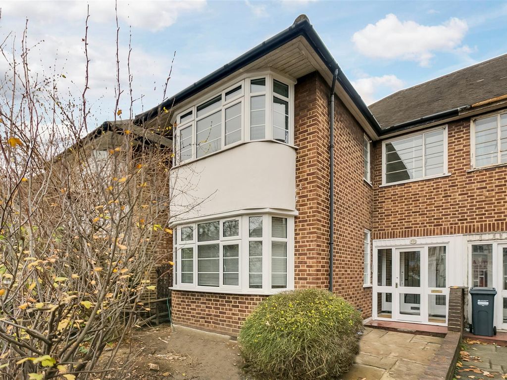 4 bed semidetached house for sale in Ellesmere Road, London W4, £