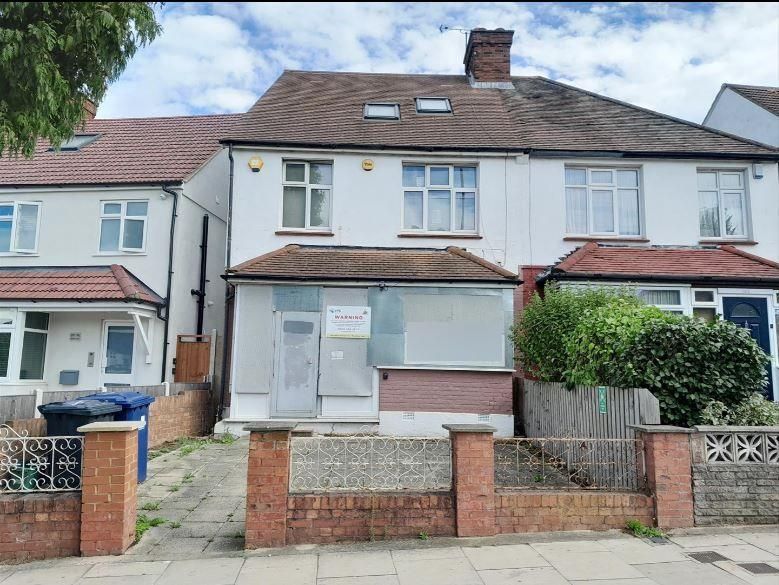 4 bed semidetached house for sale in Petts Hill, Northolt UB5, £