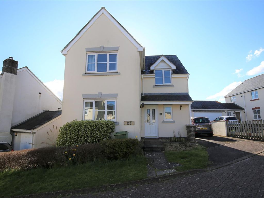 4 bed property to rent in Cornlands, Sampford Peverell, Tiverton EX16