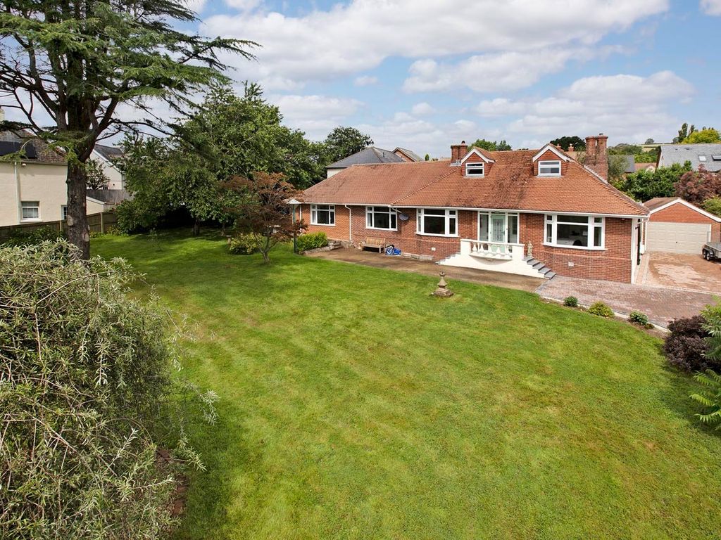 5 bed detached bungalow for sale in Newton Road,
