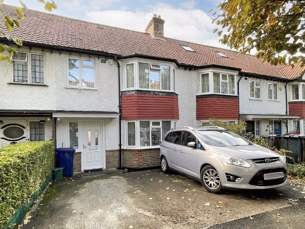 3 bed terraced house for sale in Avenue Gardens, London W3 Zoopla