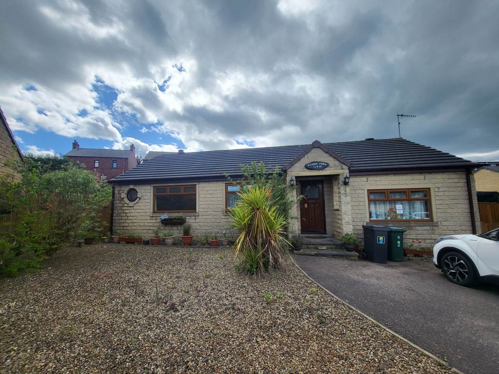 3 bed detached bungalow for sale in Lodge Farm Close, Dewsbury WF12, £
