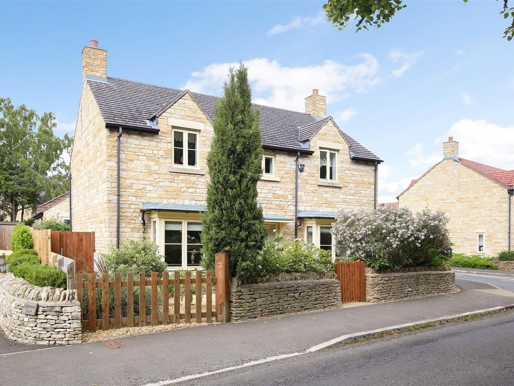 5 bed detached house for sale in Woodlands Close, Stroud GL6