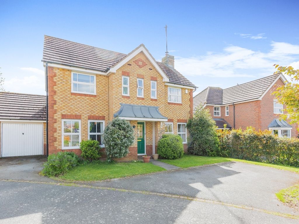 3 bed detached house for sale in Spinney Road, Burton Latimer