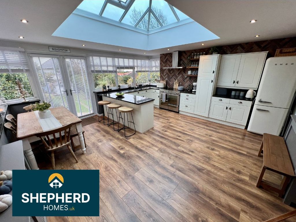 4 bed semidetached house for sale in Pyle Road, Swansea SA3, £485,000