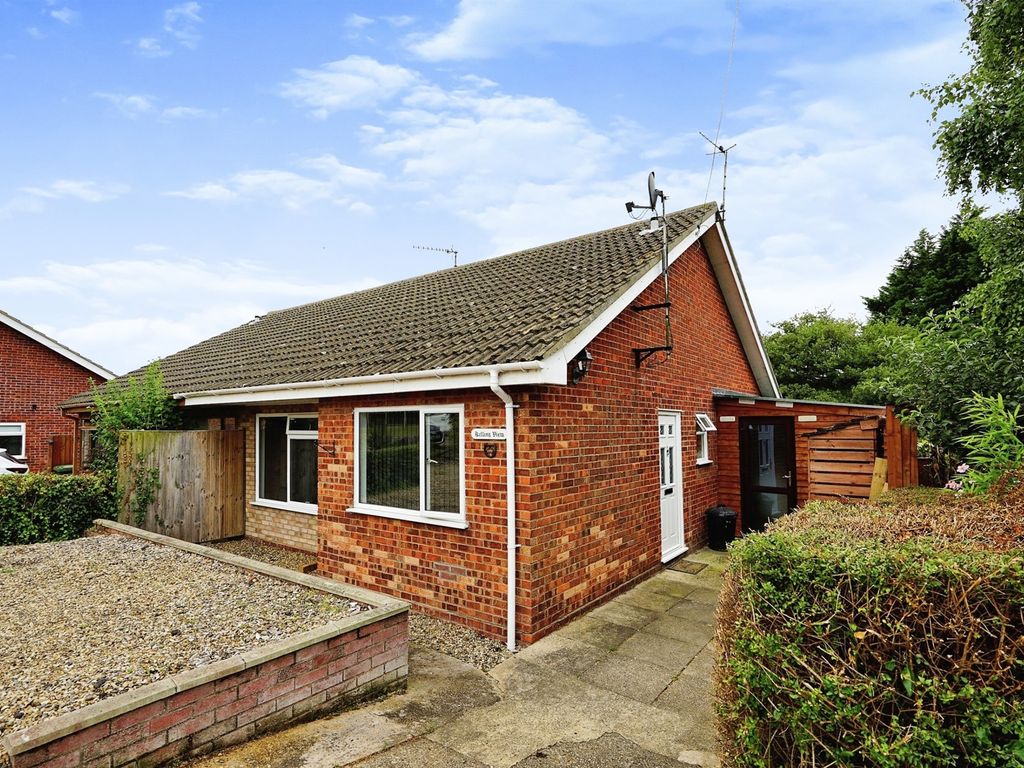 2 bed semidetached bungalow for sale in Beck Close, Weybourne, Holt