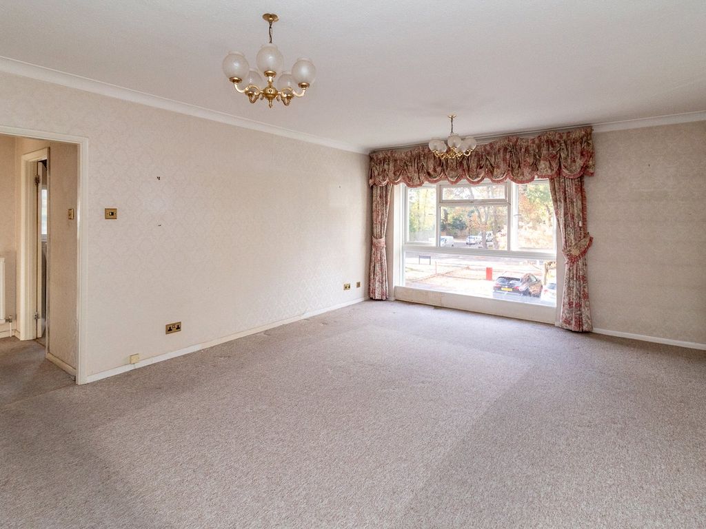 2 bed flat for sale in Lodge Close, Edgware HA8, £425,000 Zoopla