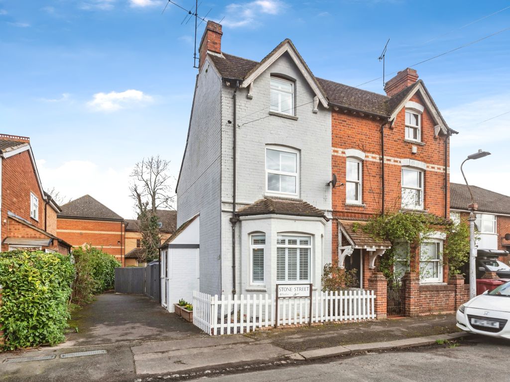 2 bed semidetached house for sale in Stone Street, Reading RG30, £