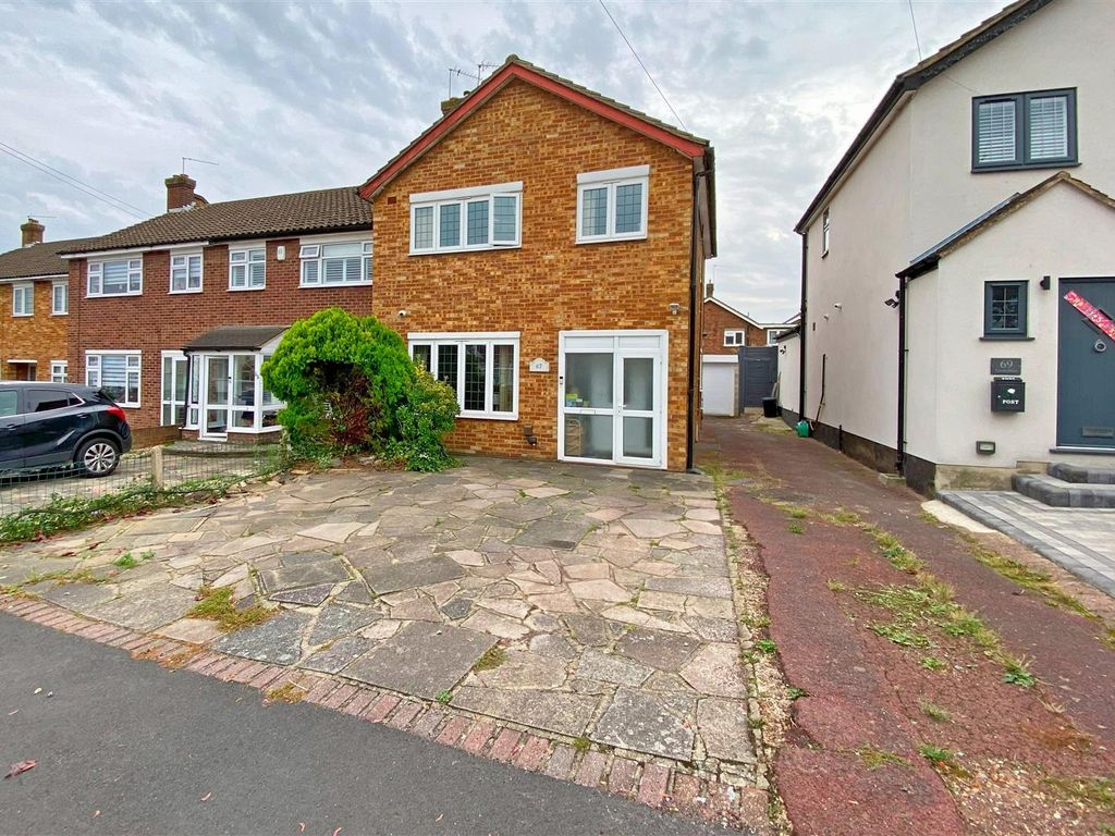 3 bed end terrace house for sale in Severn Drive, Cranham, Upminster
