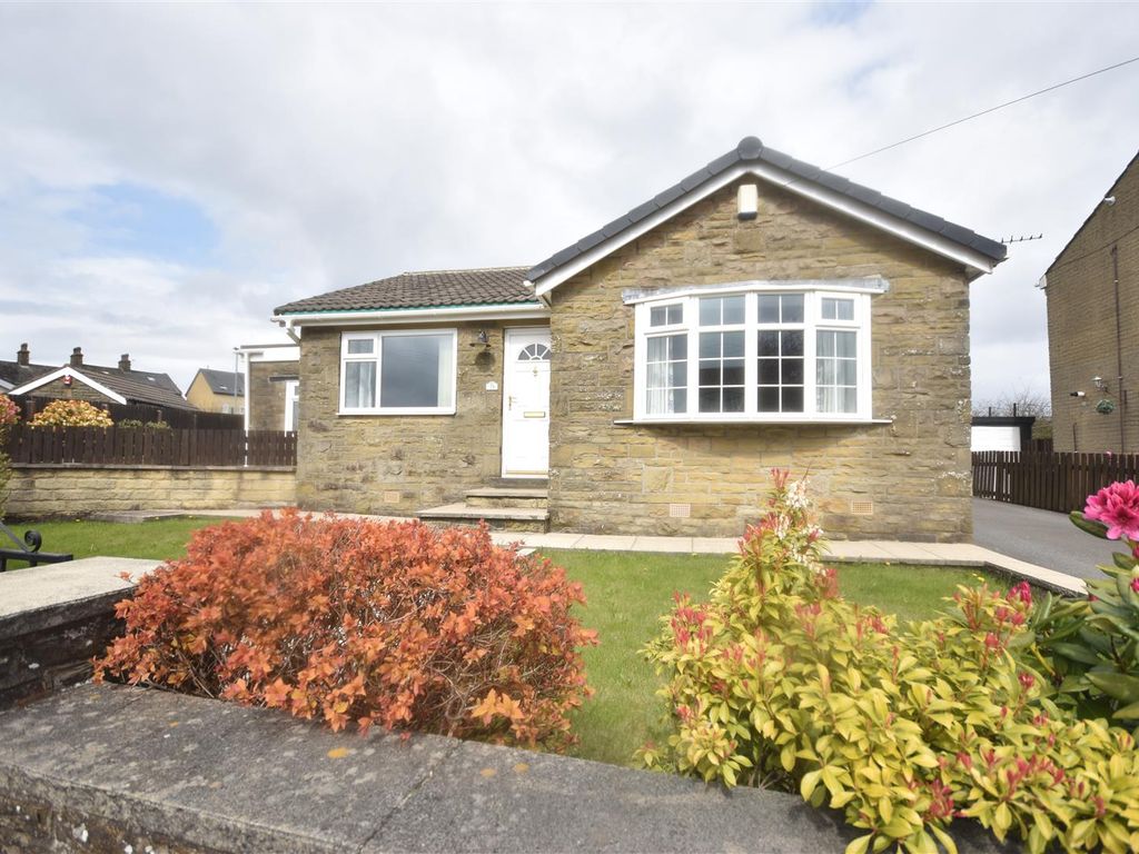 3 bed detached bungalow for sale in Hainsworth Moor Grove, Queensbury