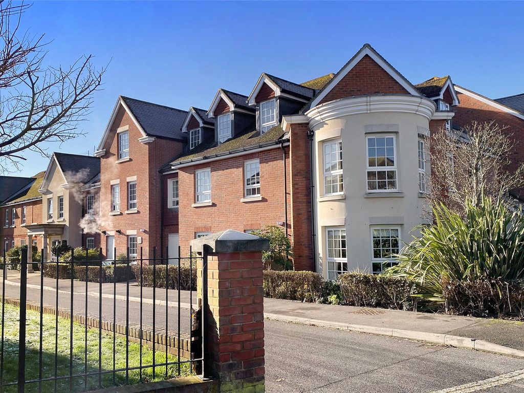 1 bed flat for sale in Church Street, Littlehampton, West Sussex BN17