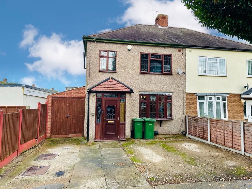 3 bed semidetached house for sale in Forest Road, Collier Row, Essex