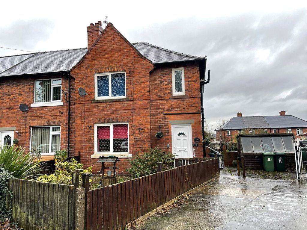 3 bed end terrace house for sale in Castle Crescent, Thornhill