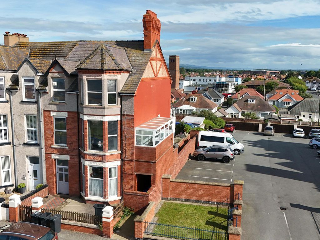 1 bed flat for sale in Marine Drive, Rhyl LL18, £55,000 Zoopla