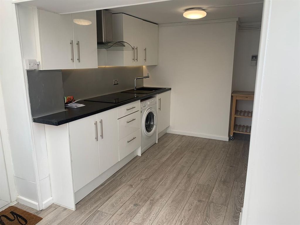 1 bed flat to rent in Kirkdale Road, Tunbridge Wells TN1, £900 pcm Zoopla