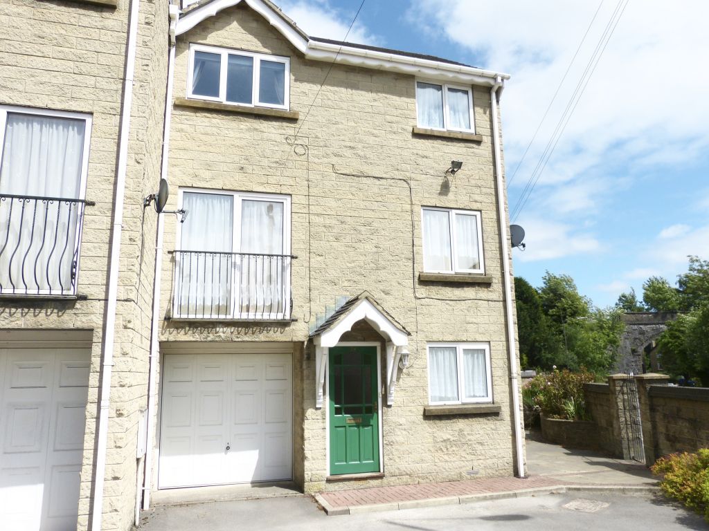 3 bed semidetached house to rent in Darwin Avenue, Buxton SK17, £1,000