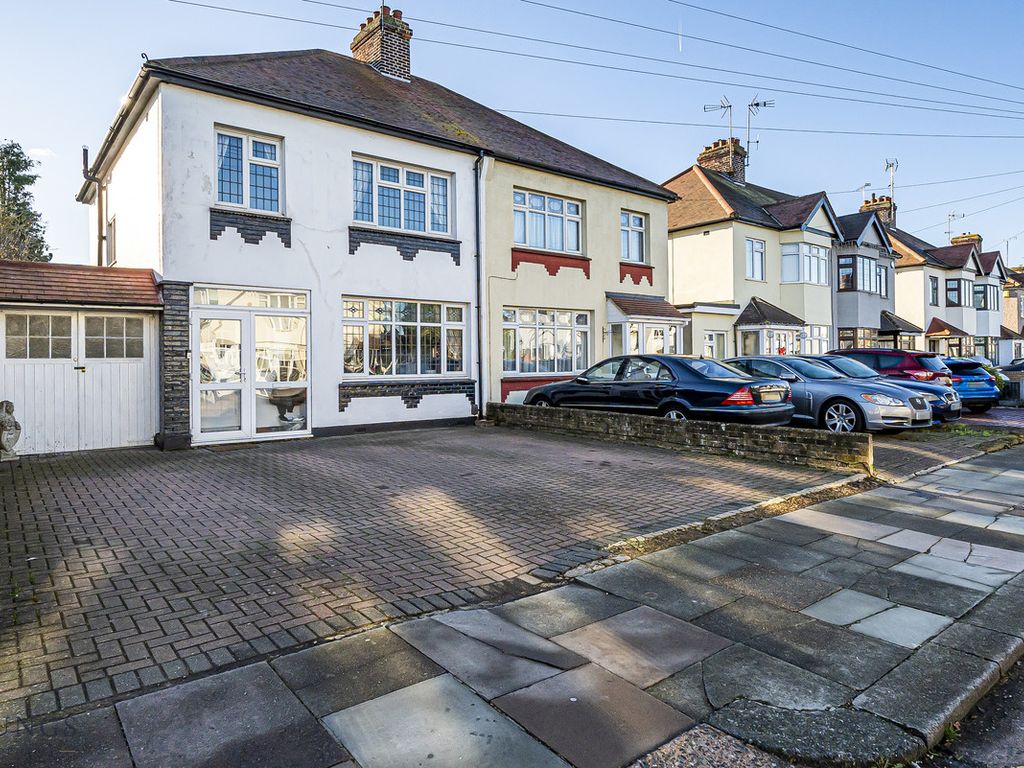 3 bed semidetached house for sale in Hampton Gardens, SouthendOnSea
