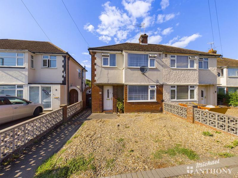 Weedon Road, Aylesbury HP19  