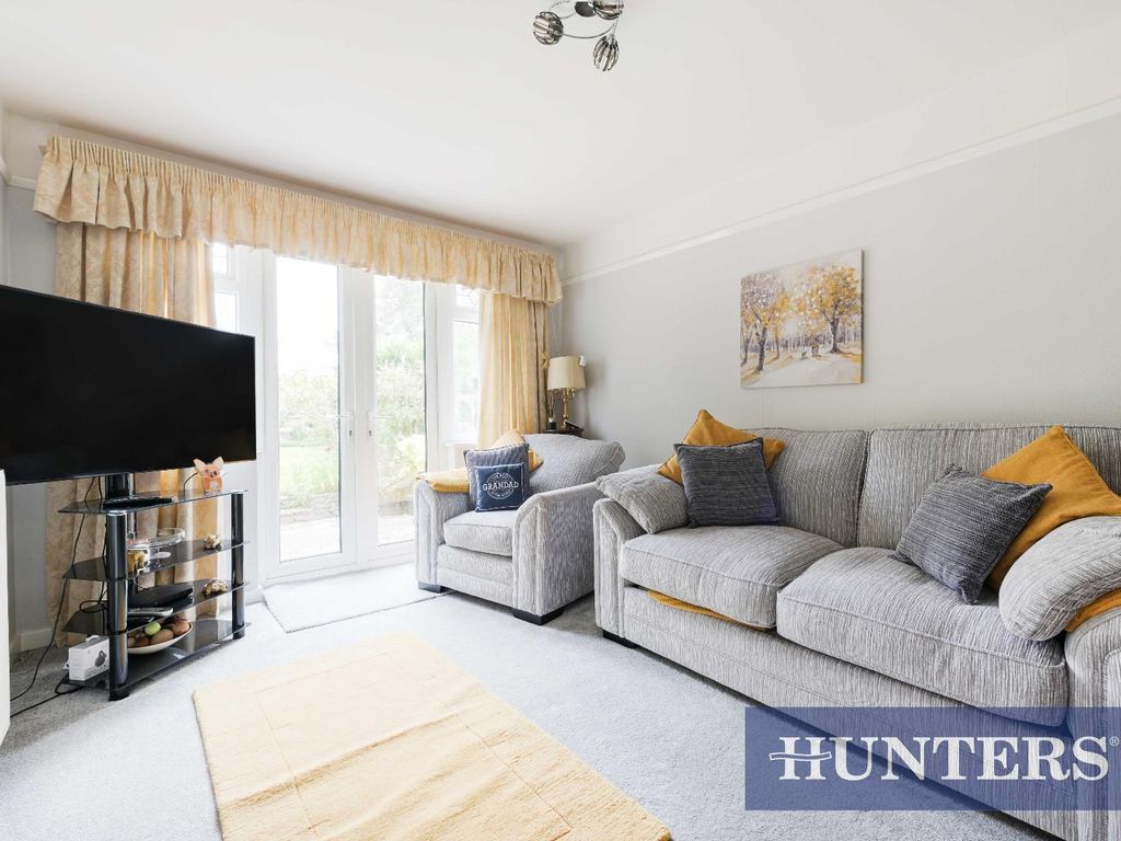 4 bed detached house for sale in Grafton Road, Worcester Park KT4, £
