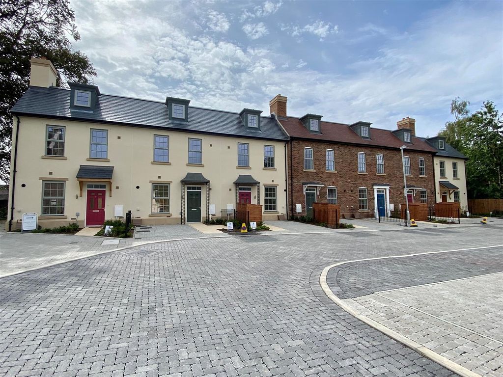 New home, 3 bed town house for sale in The Courtyard, Woodland Park