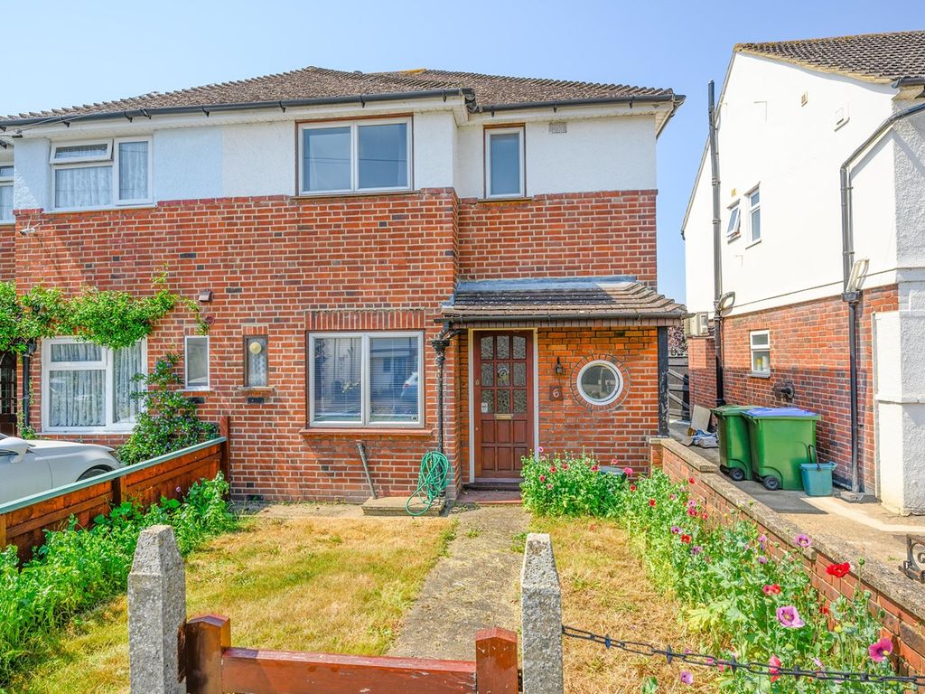 3 bed semidetached house for sale in Pembroke Avenue, Hersham KT12
